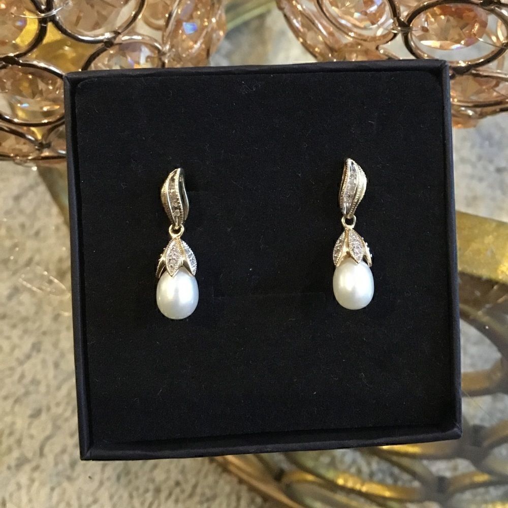 CULTURED FRESHWATER PEARLS DIAMOND RING